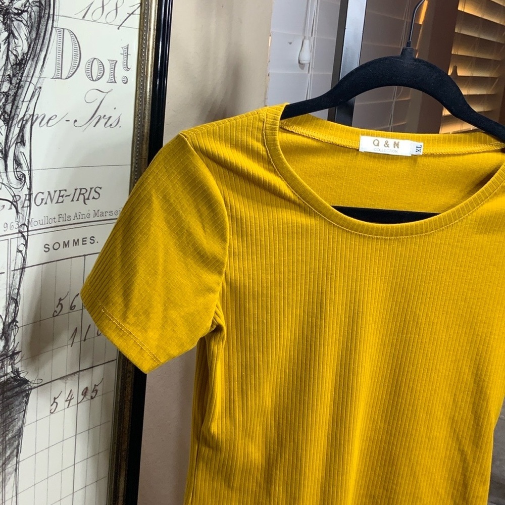 Q&N Women's Yellow Short Sleeve Blouse - Picture 9 of 9
